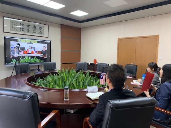 1635731040700480.jpeg 5.签约合影-.jpeg