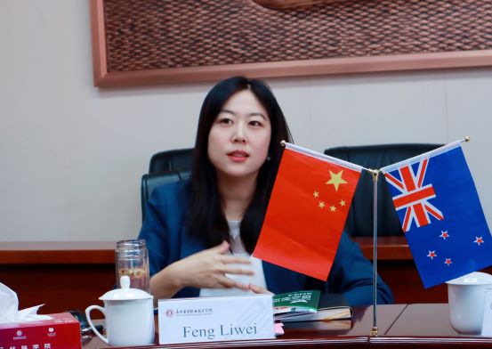 冯校讲话.jpg